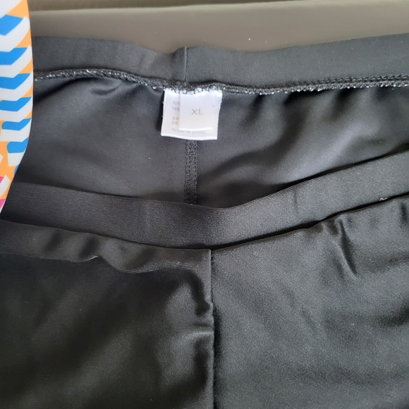 Halter Tankini Set - Picture 6 of 10